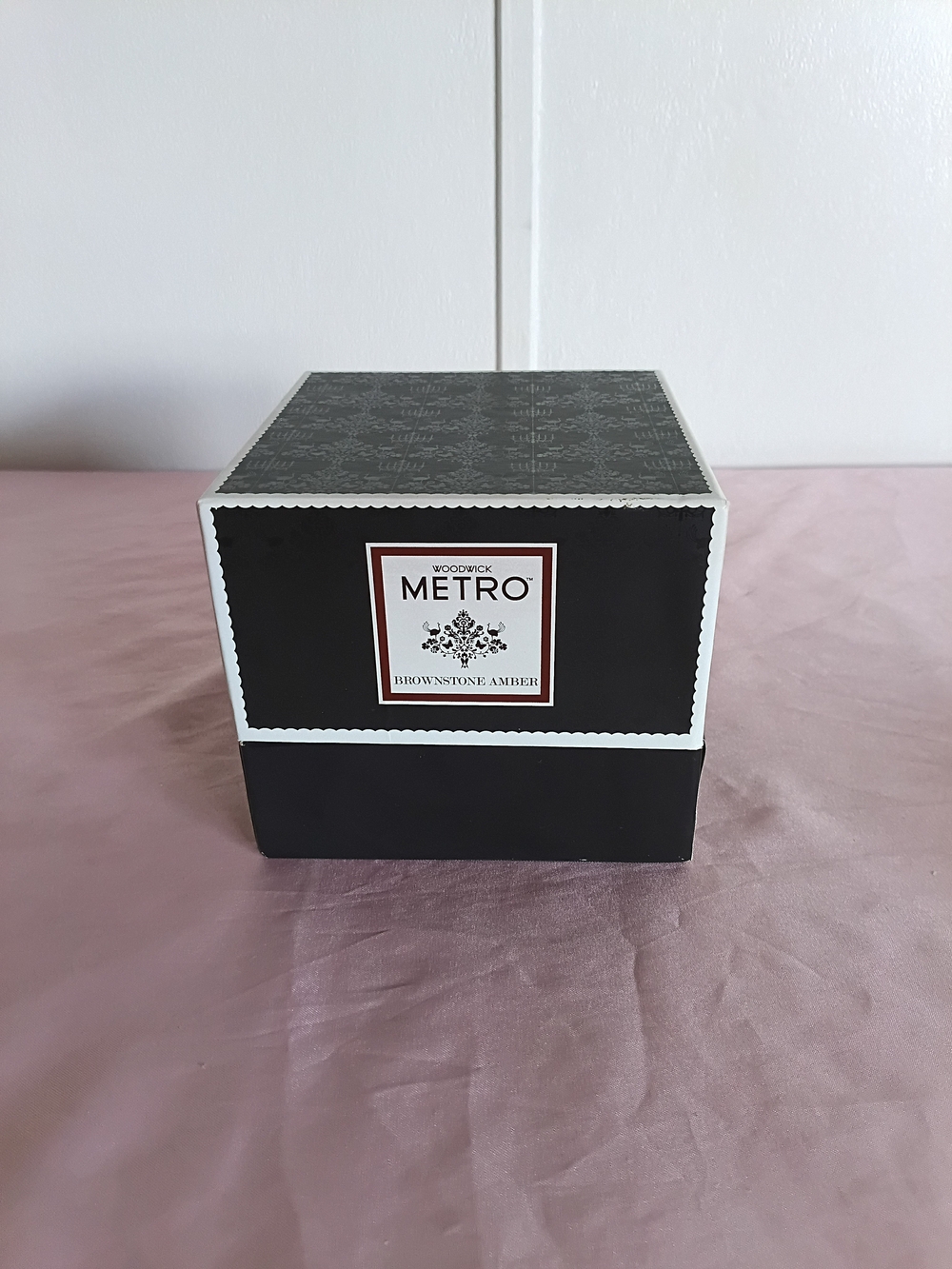 Discontinued WoodWick Metro Brownstone Amber candle